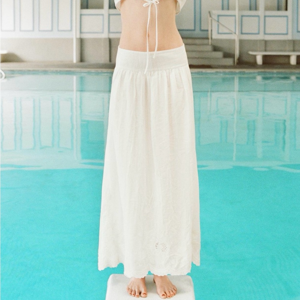 Zara embroidered maxi skirt with stretchy waist new without tag